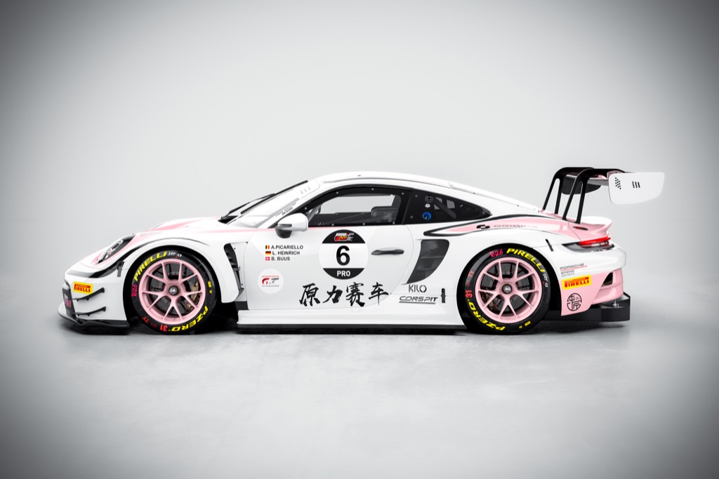 Bastian Buus i legendarisk outfit til 1.000-kilometersløbet på Suzuka.
(Foto: Origine Motorsports)